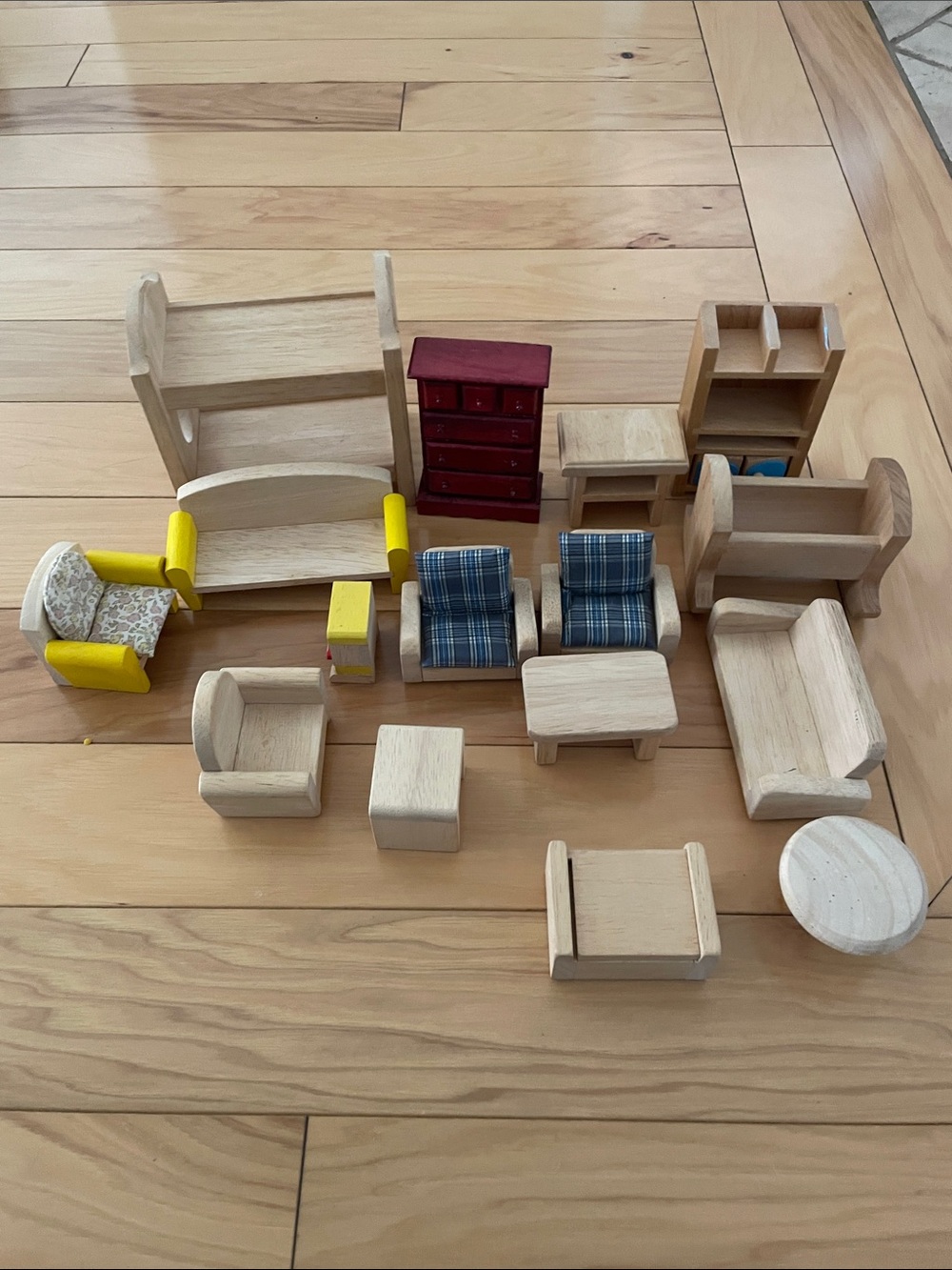Vintage Wooden Dollhouse Furniture Set - Natural & Yellow